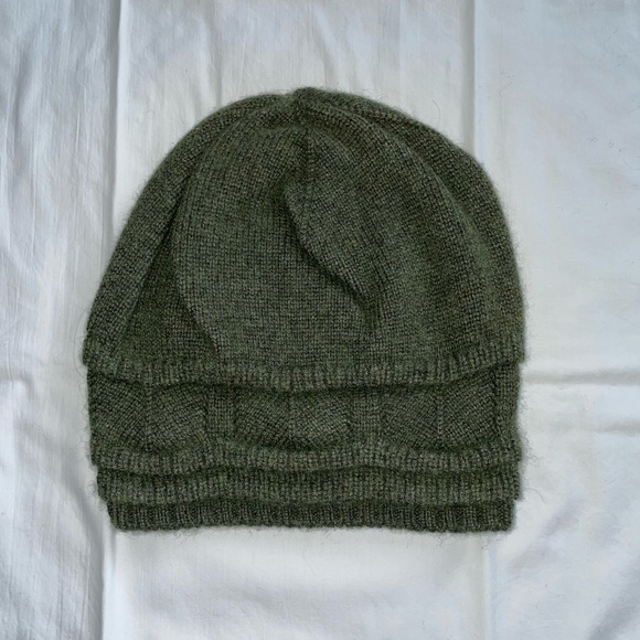 Green knit hat - Picture 2 of 3